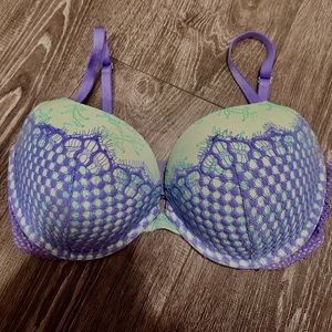 Victoria’s Secret push-up bra size 36D